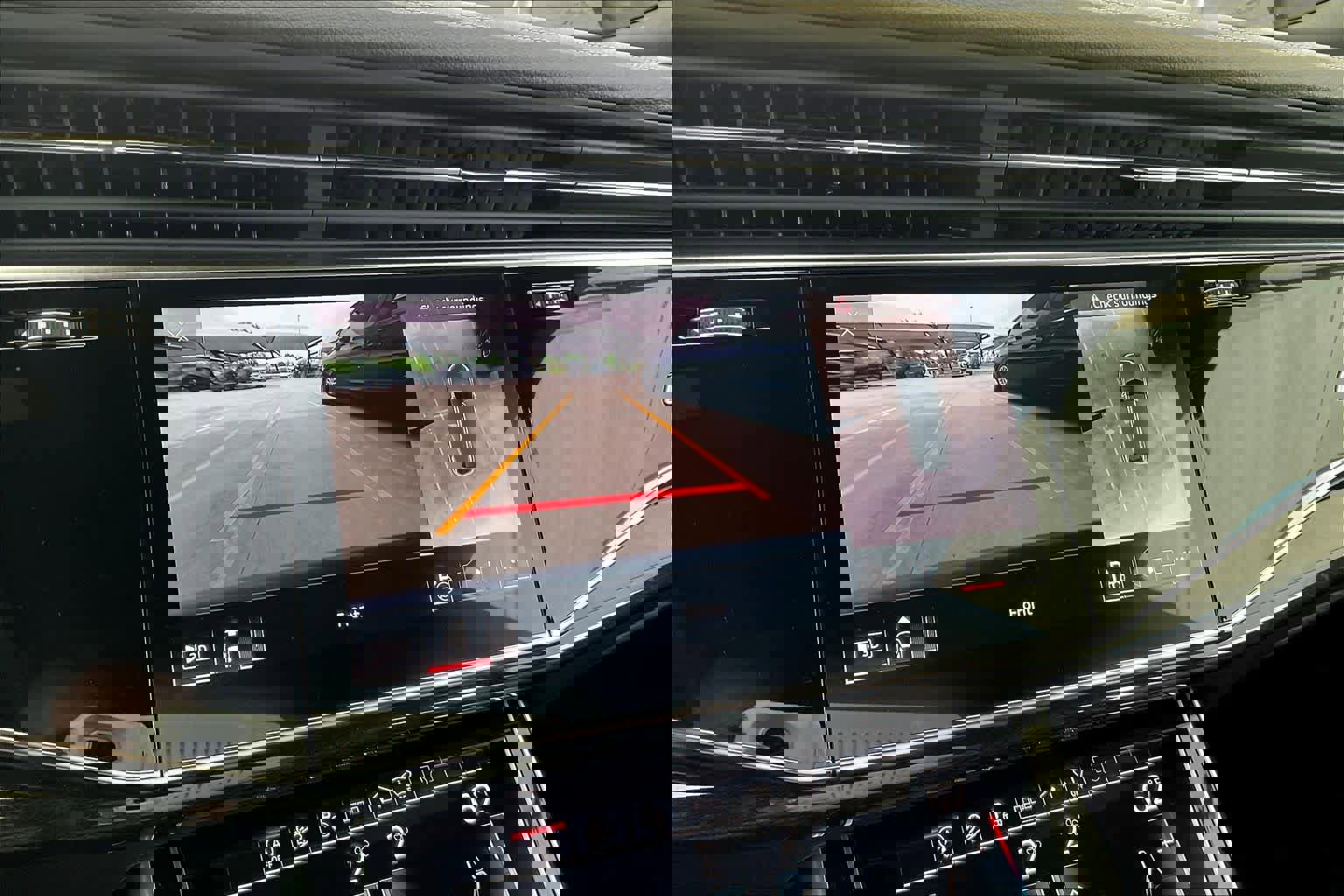 Used 2023 Audi Q8 Prestige w/ Prestige Package image 32