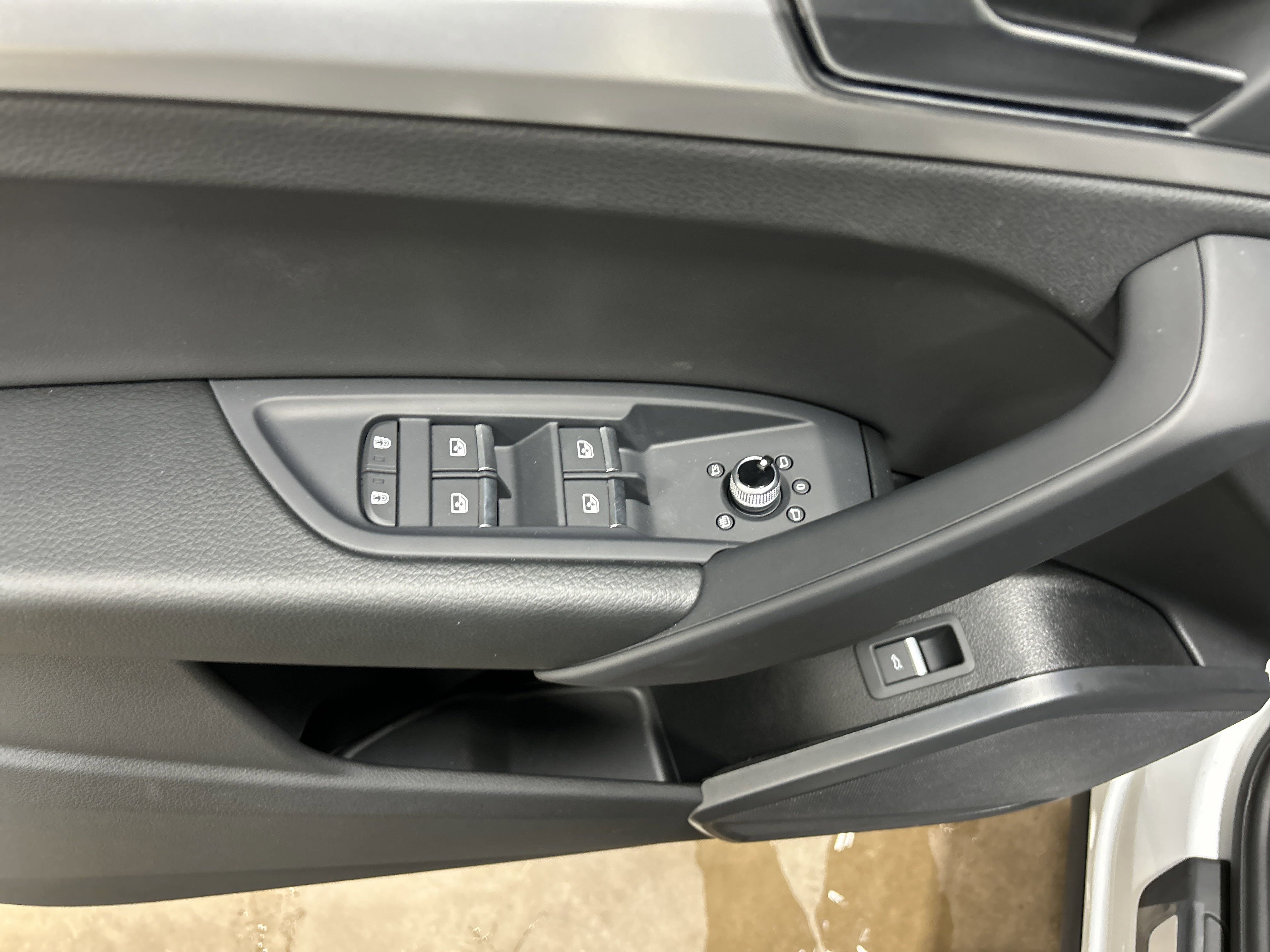 New 2025 Audi Q5 2.0T Premium image 25