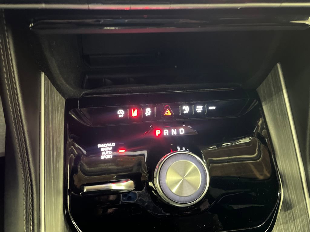 Used 2024 Jeep Wagoneer L Series II w/ Flexible Seating Group image 18