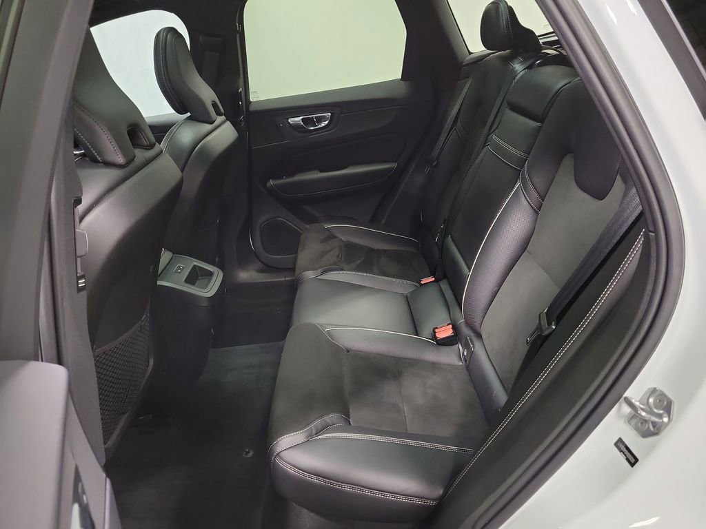 Used 2019 Volvo XC60 T5 R-Design image 25