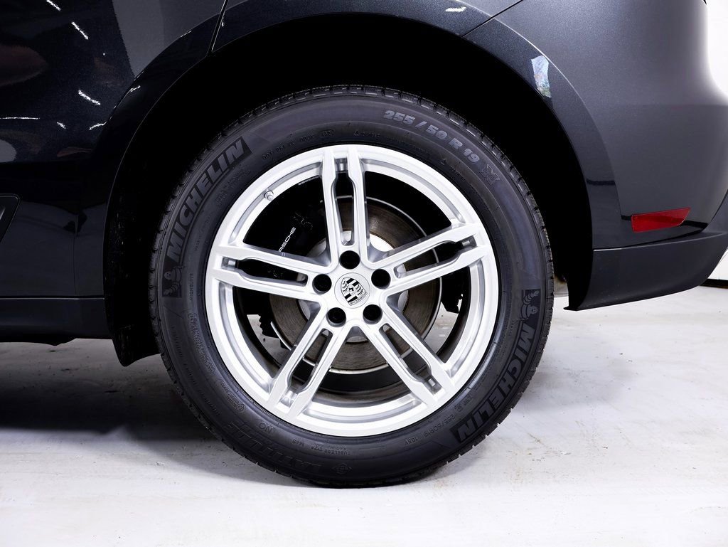 Certified 2025 Porsche Macan image 22