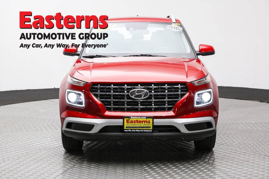 Used 2022 Hyundai Venue Limited image 2