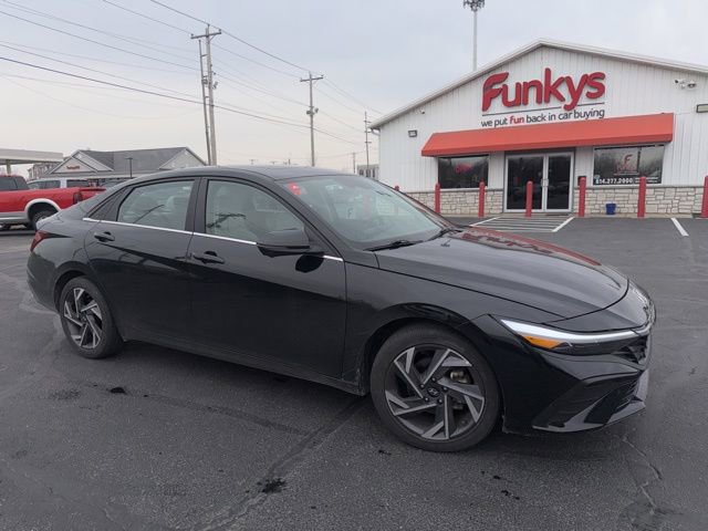 Used 2024 Hyundai Elantra Limited image 1