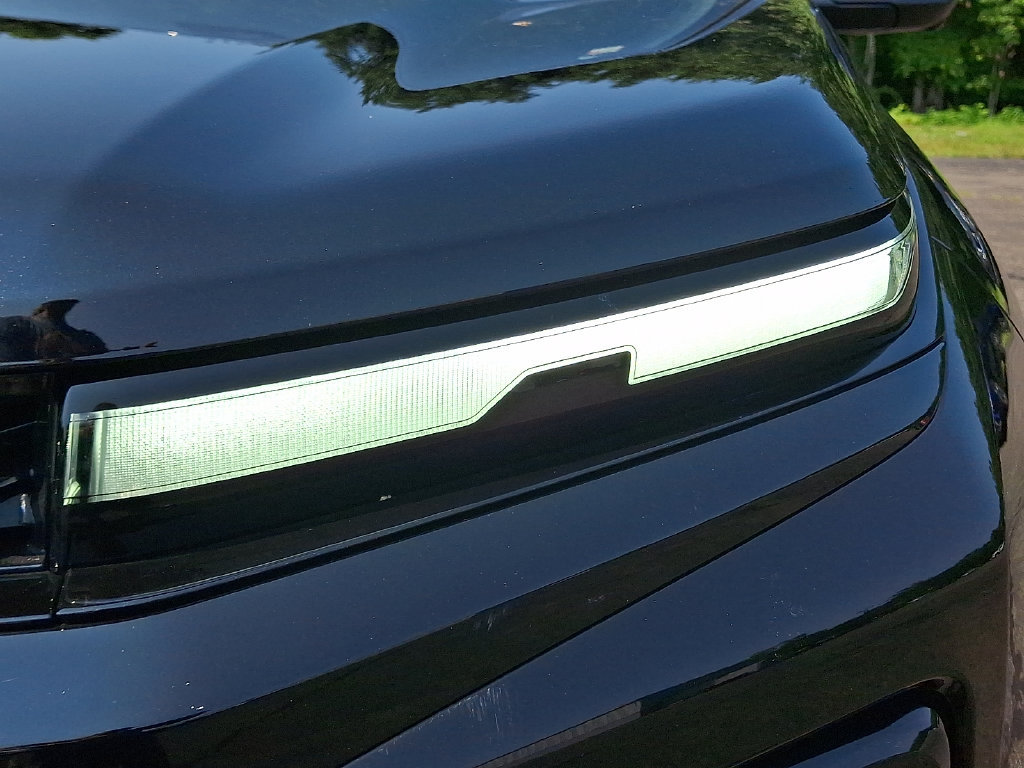 Used 2024 Chevrolet Traverse RS w/ LPO, Floor Liner Package AWD/4WD image 9