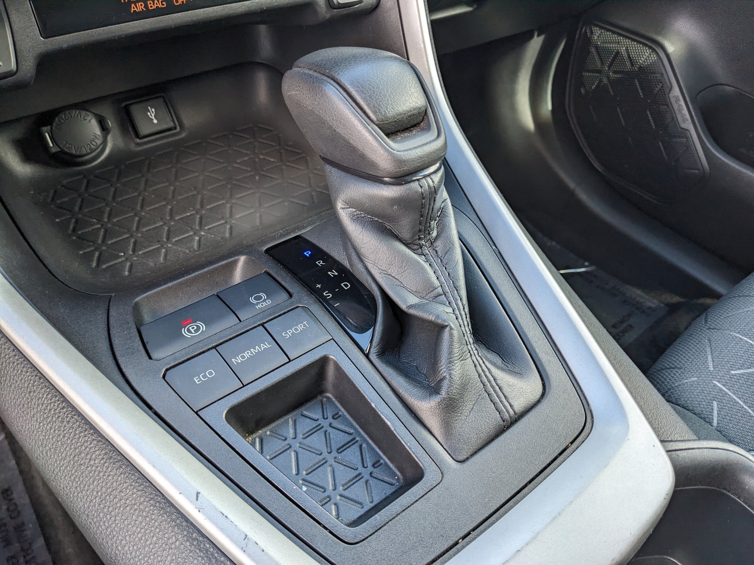 Used 2022 Toyota RAV4 XLE FWD image 26