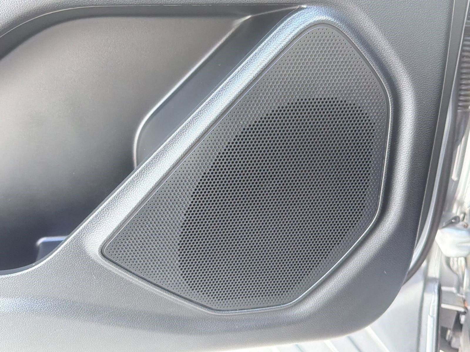 Used 2021 Ford Explorer Limited w/ Equipment Group 301A image 21