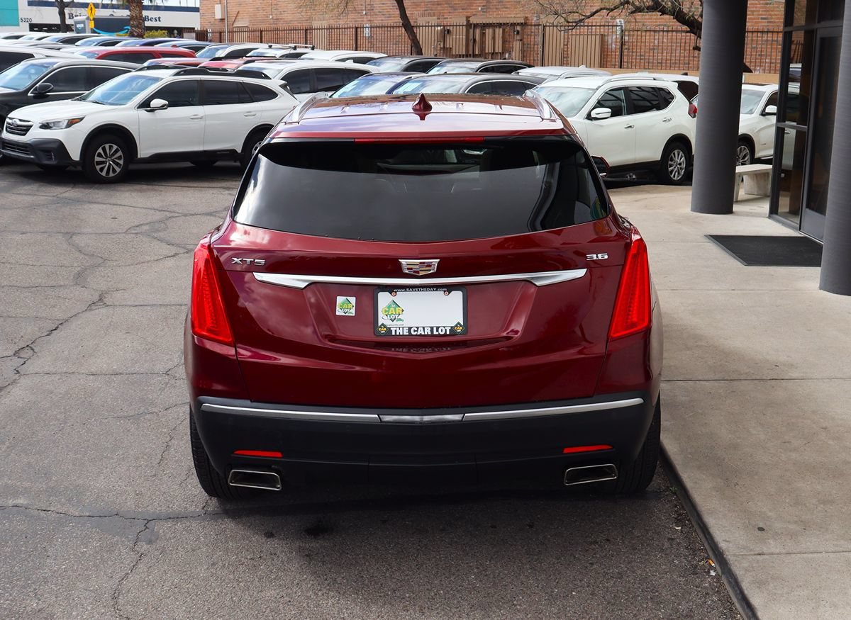 Used 2017 Cadillac XT5 Luxury w/ Driver Awareness Package FWD image 10