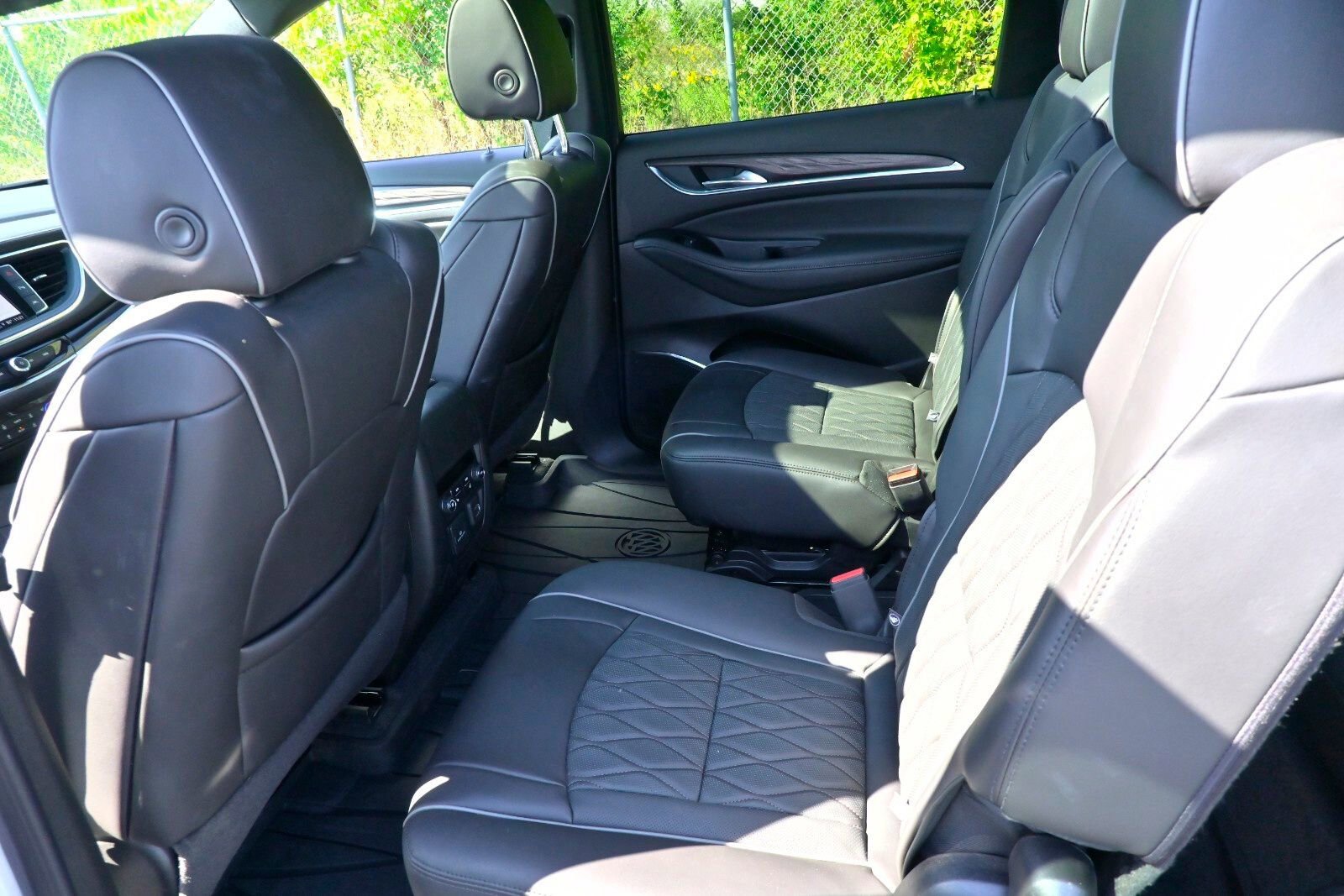 Used 2024 Buick Enclave Avenir w/ Avenir Technology Package image 22