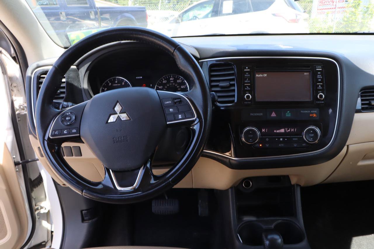 Used 2016 Mitsubishi Outlander SEL AWD/4WD image 7