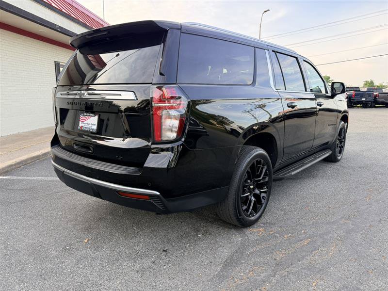 Used 2022 Chevrolet Suburban LT w/ LT Signature Package AWD/4WD image 5