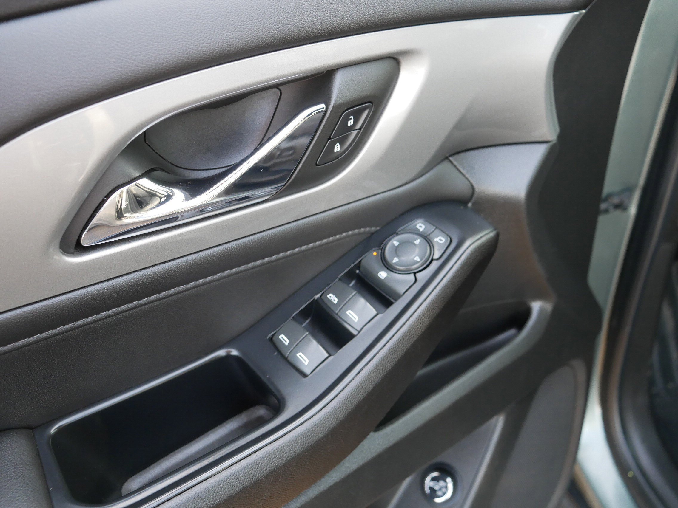 Used 2023 Chevrolet Traverse LT image 19