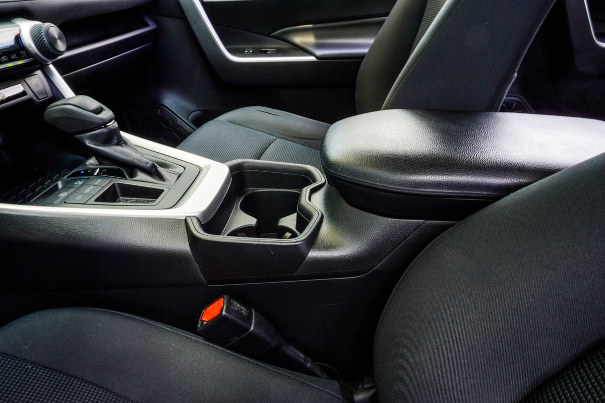 Used 2019 Toyota RAV4 LE FWD image 20
