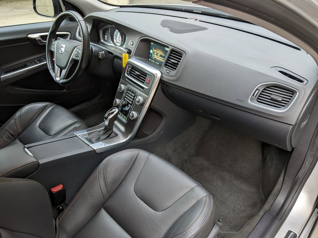 Used 2016 Volvo V60 T5 Cross Country Platinum image 20