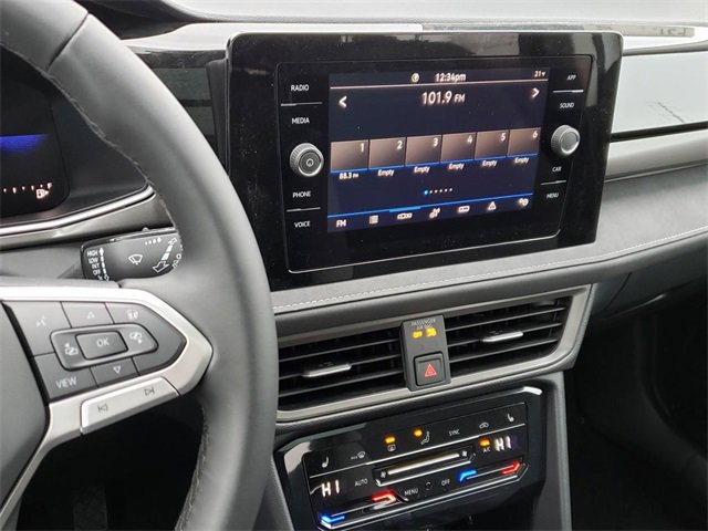 New 2026 Volkswagen Taos SE image 11