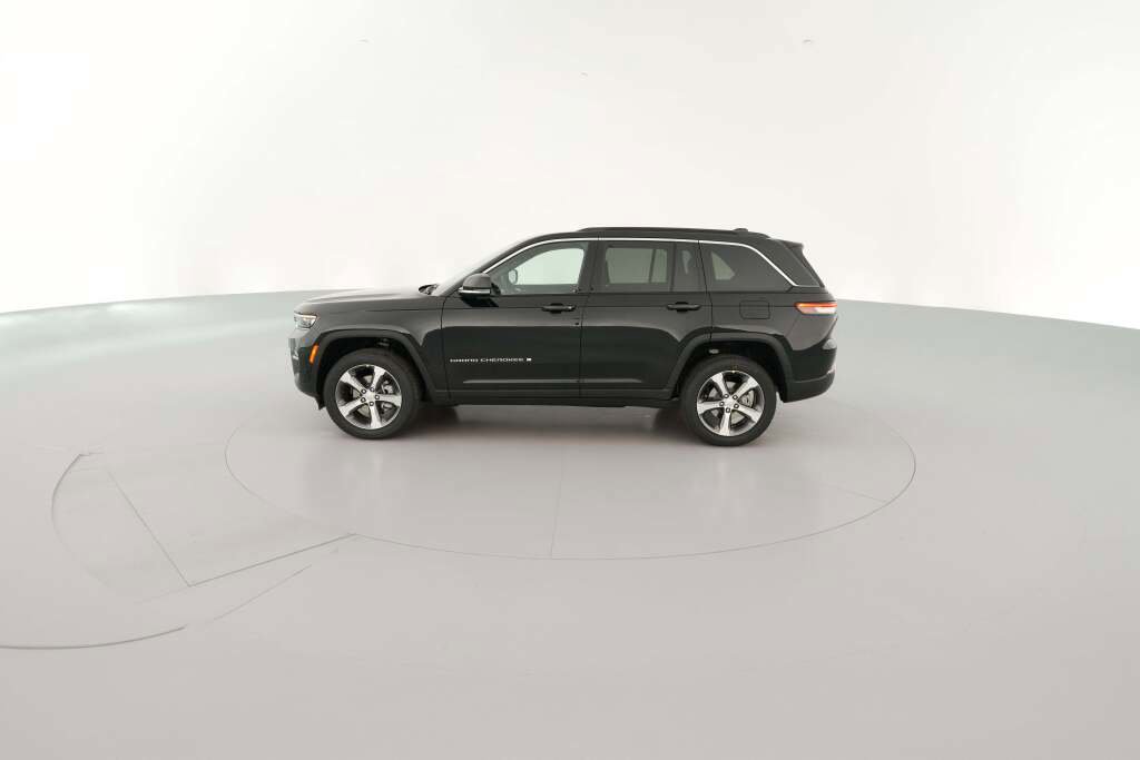 New 2025 Jeep Grand Cherokee Limited w/ Trailer Tow Package image 6