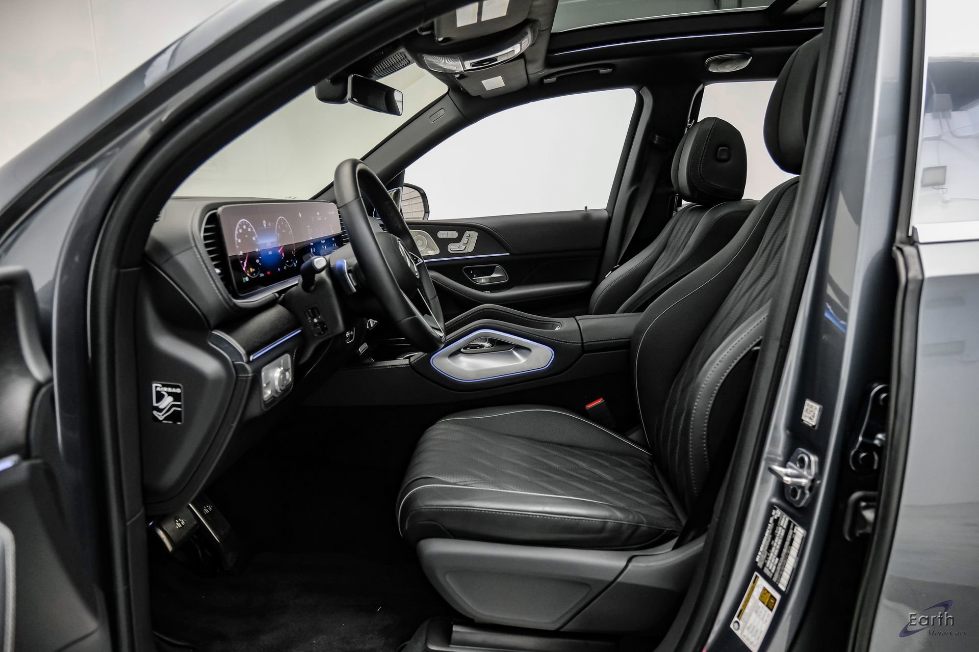 Used 2024 Mercedes-Benz Maybach GLS 600 4MATIC image 45