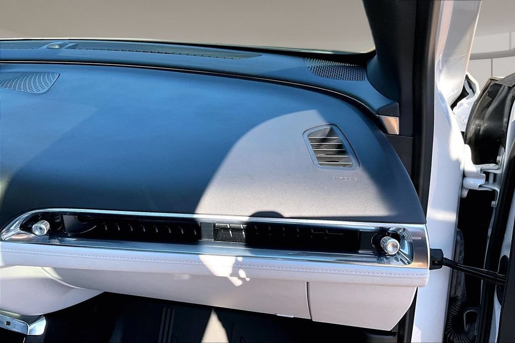 Used 2024 Cadillac Lyriq Luxury AWD/4WD image 16