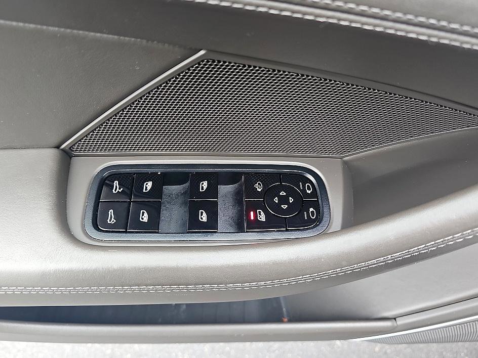 Used 2020 Porsche Panamera Turbo w/ Sport Package image 13