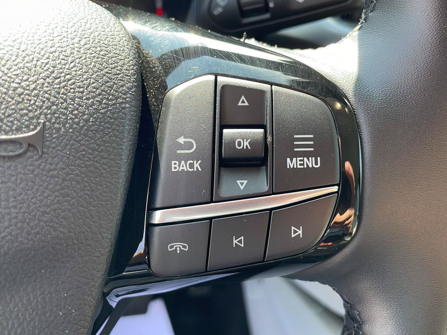 Used 2025 Ford Escape SE FWD image 17