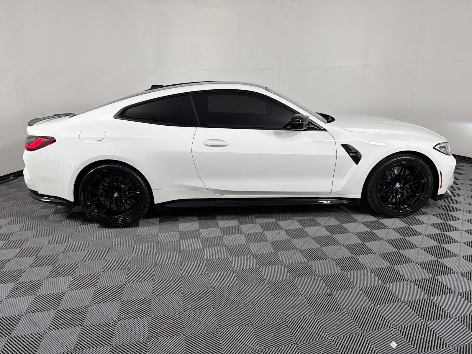 Used 2024 BMW M4 Competition w/ Executive Package RWD image 8