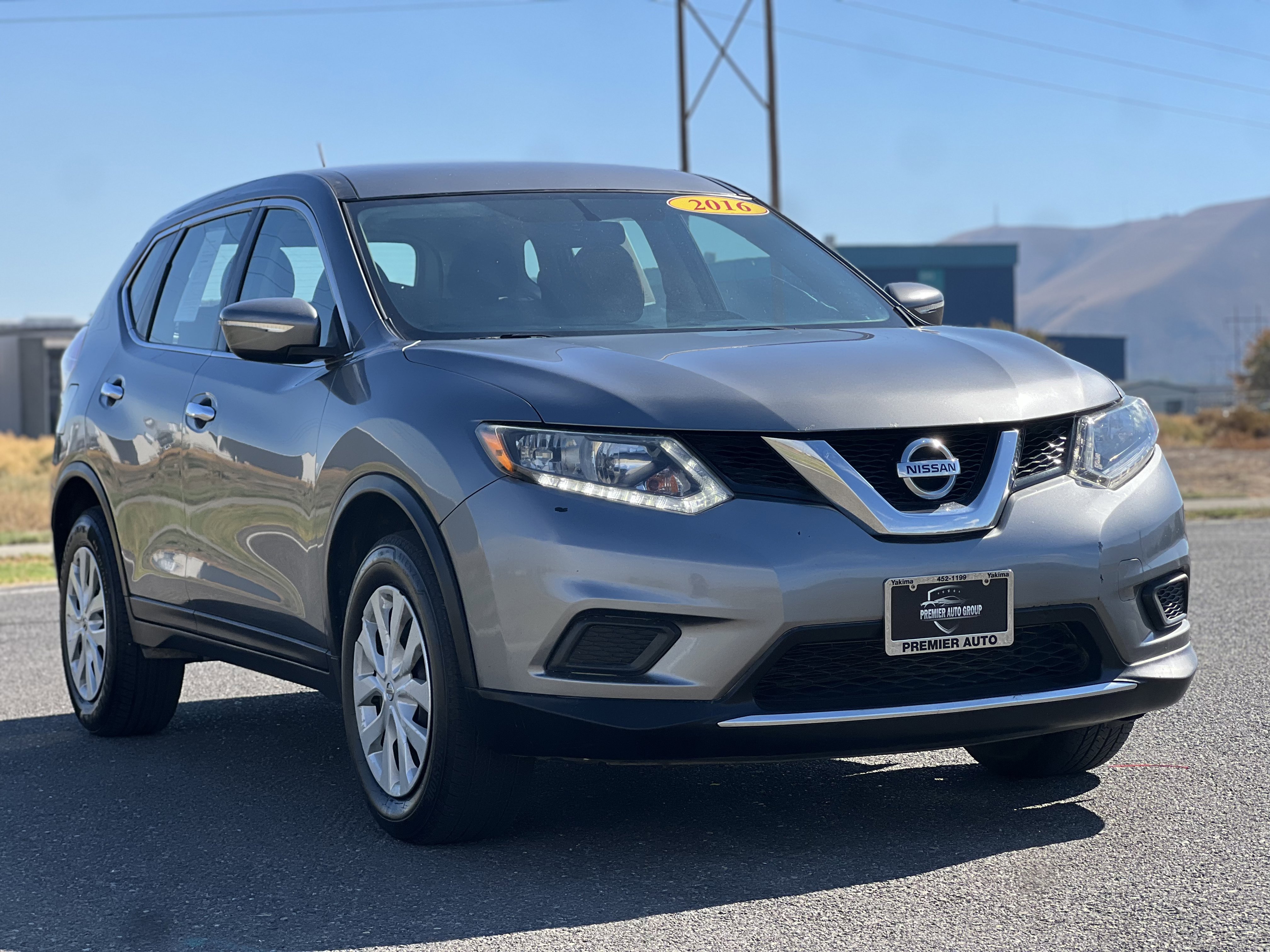 Used 2015 Nissan Rogue S AWD/4WD image 3