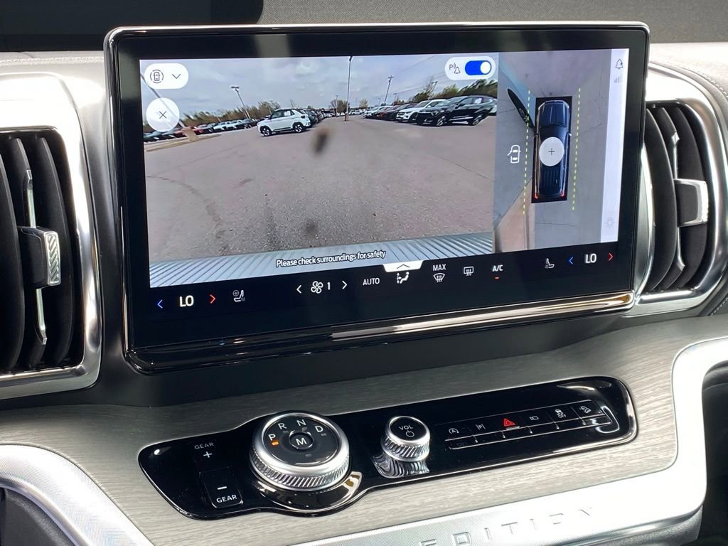 Used 2025 Ford Expedition Platinum AWD/4WD image 19