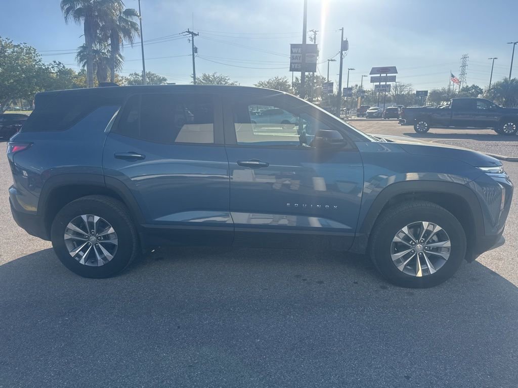 Used 2026 Chevrolet Equinox LT w/ Convenience Package II image 2