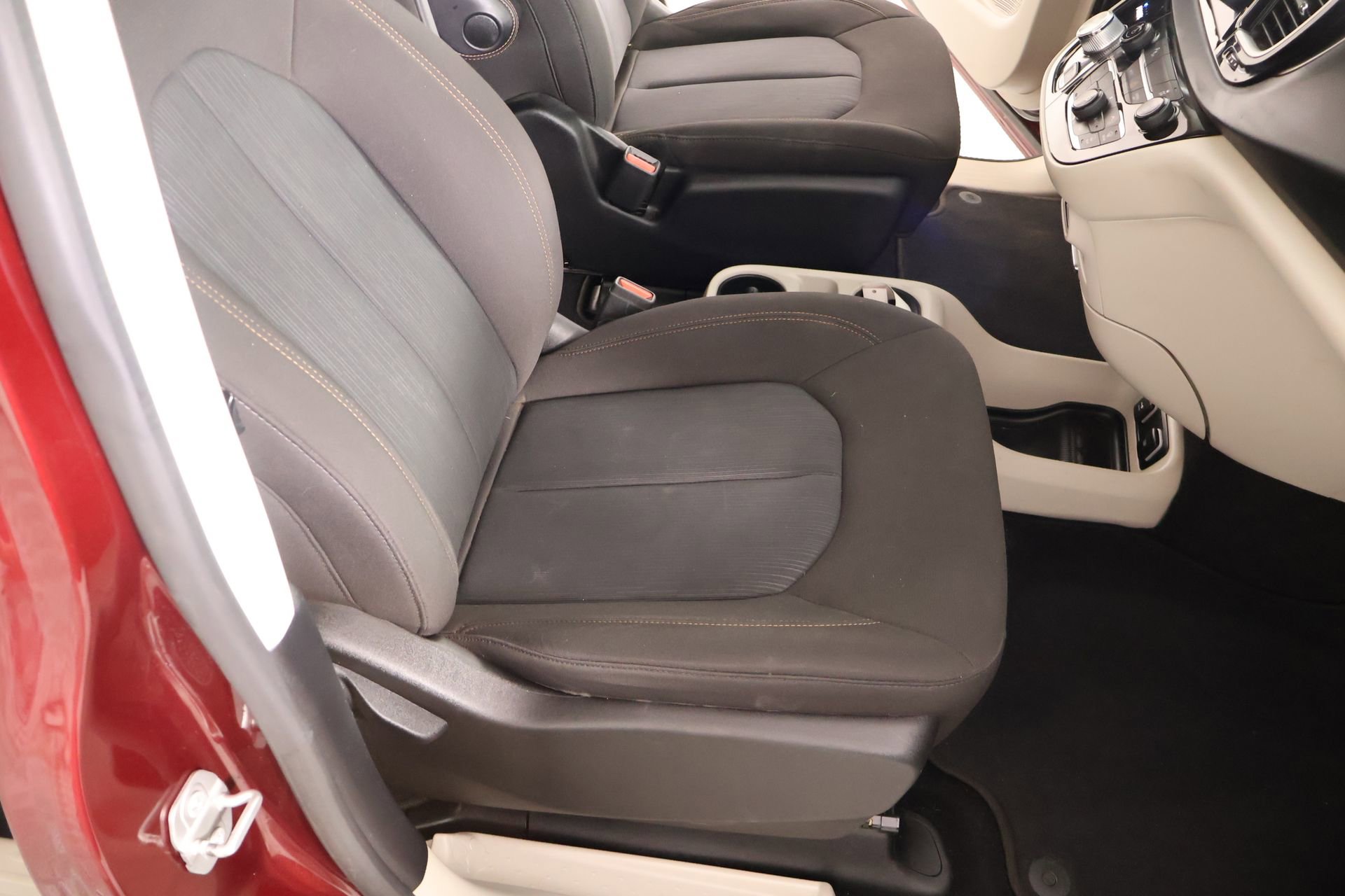 Used 2020 Chrysler Pacifica Touring image 14