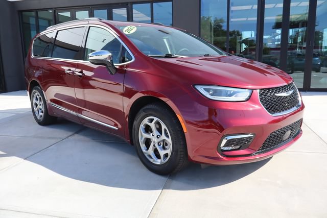 Used 2023 Chrysler Pacifica Limited w/ Trailer Tow Group