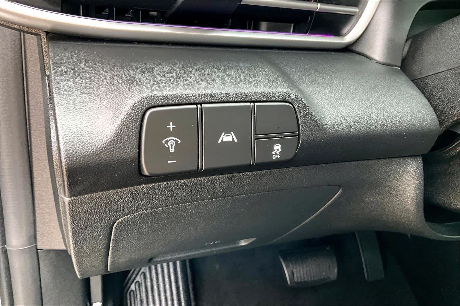 Certified 2023 Hyundai Elantra Limited FWD image 35