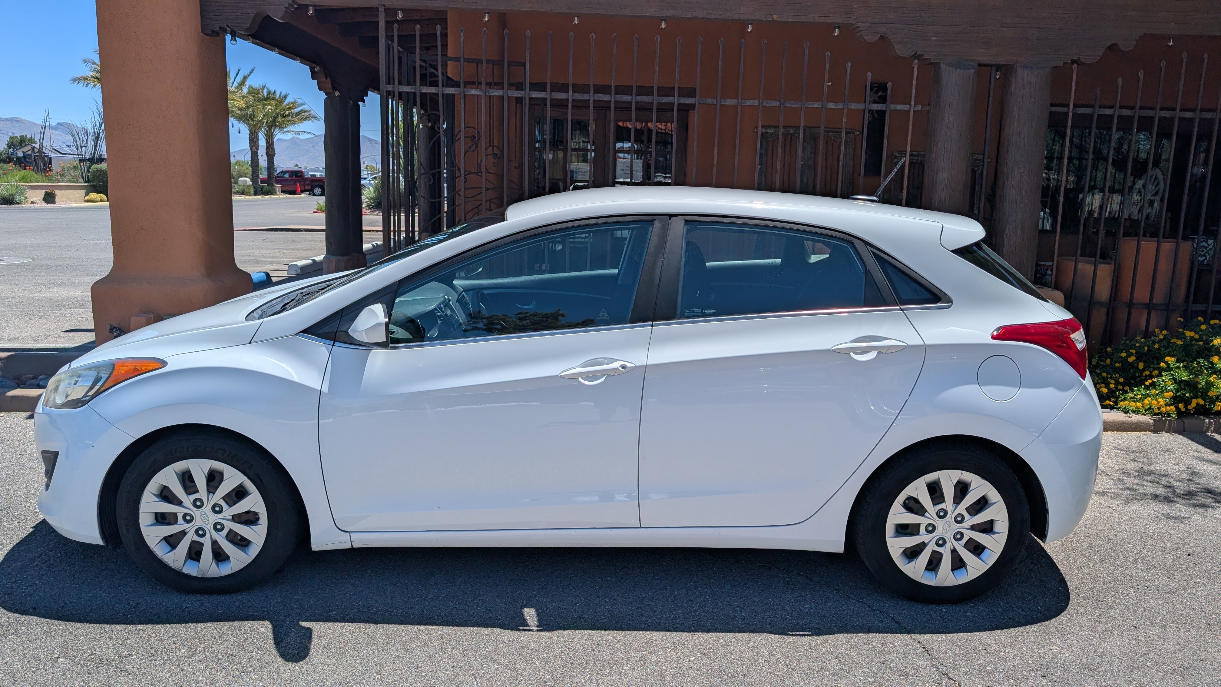 Used 2017 Hyundai Elantra GT FWD image 5