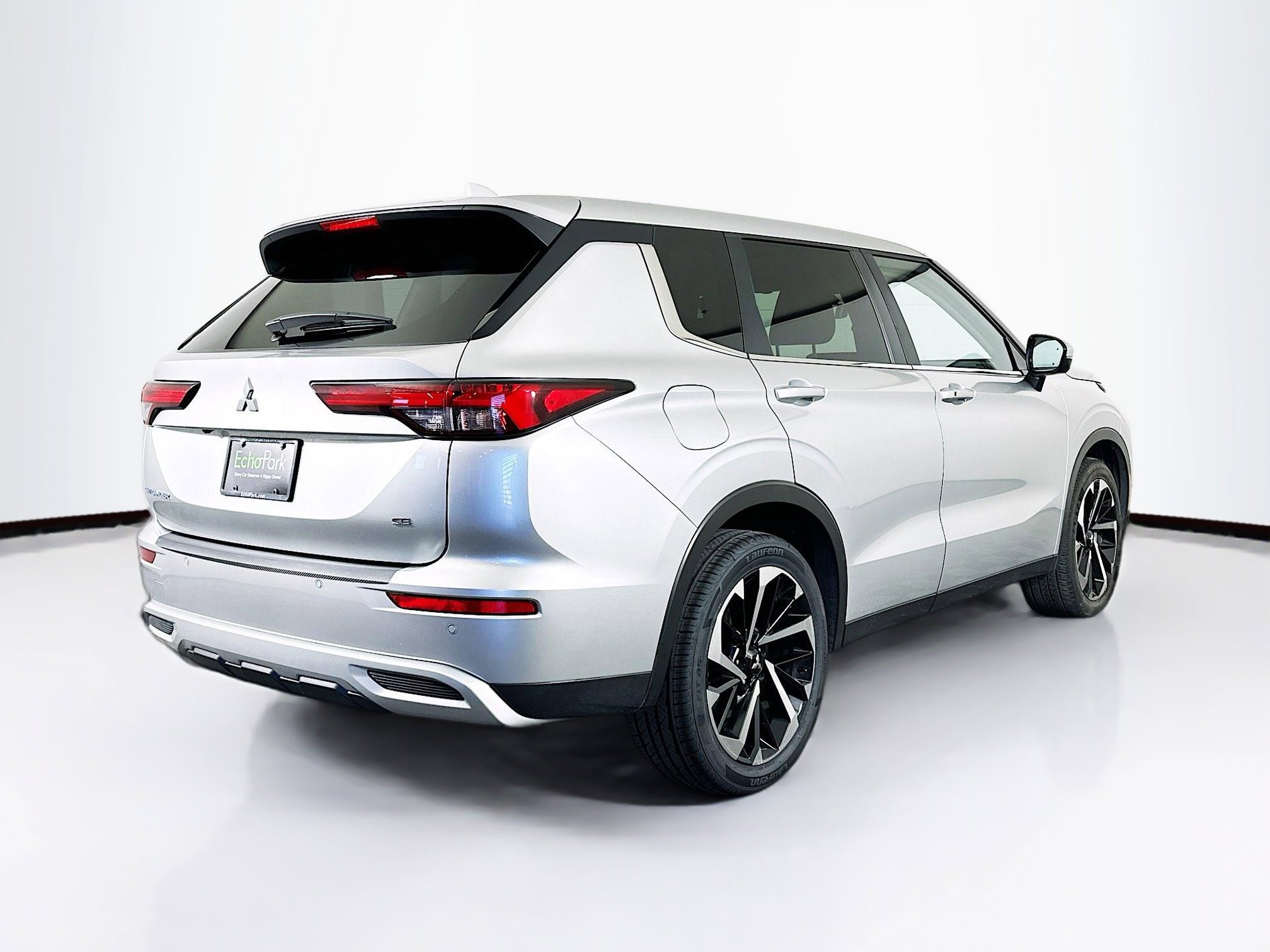 Used 2024 Mitsubishi Outlander SE image 9