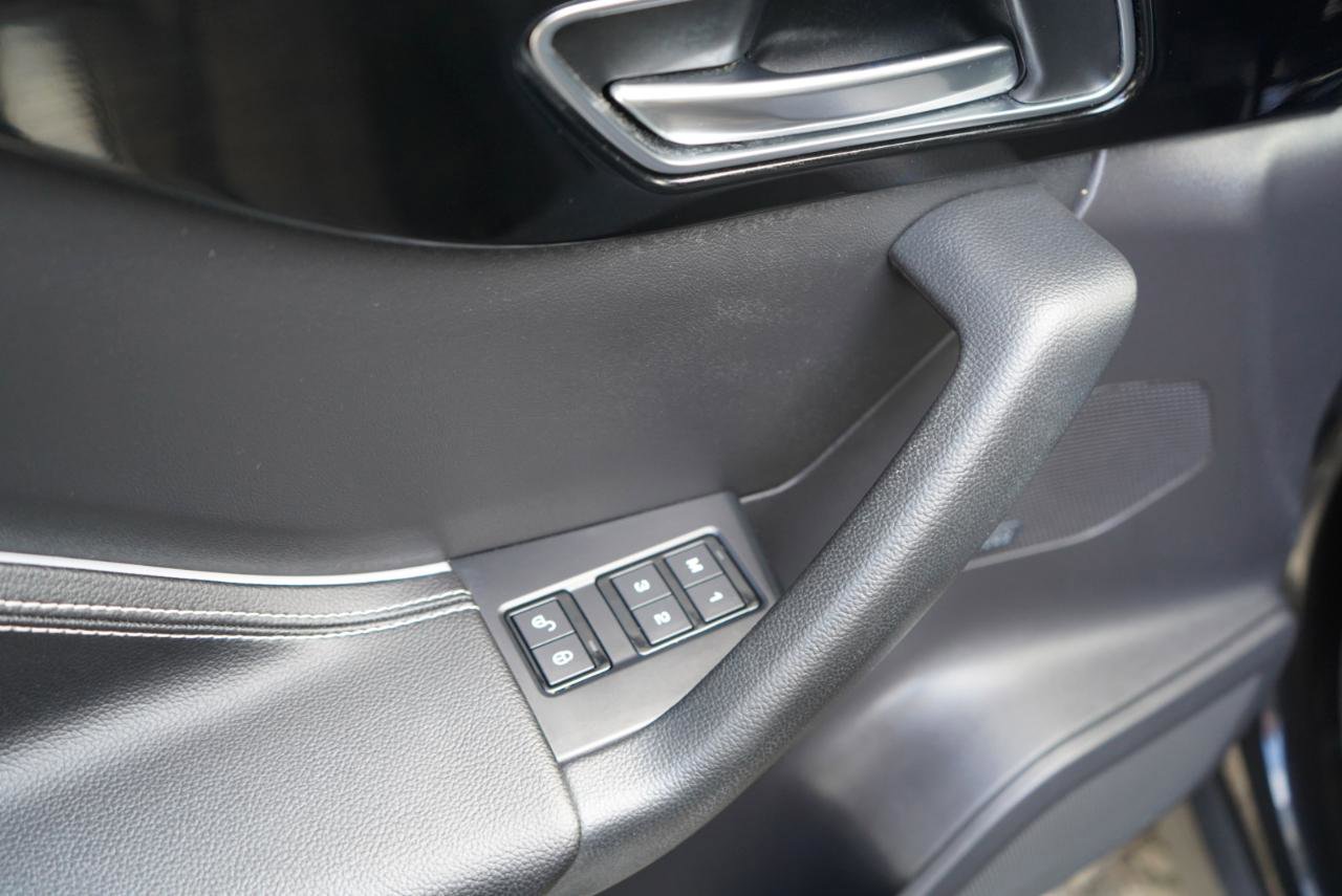 Used 2019 Jaguar F-PACE R-Sport image 29