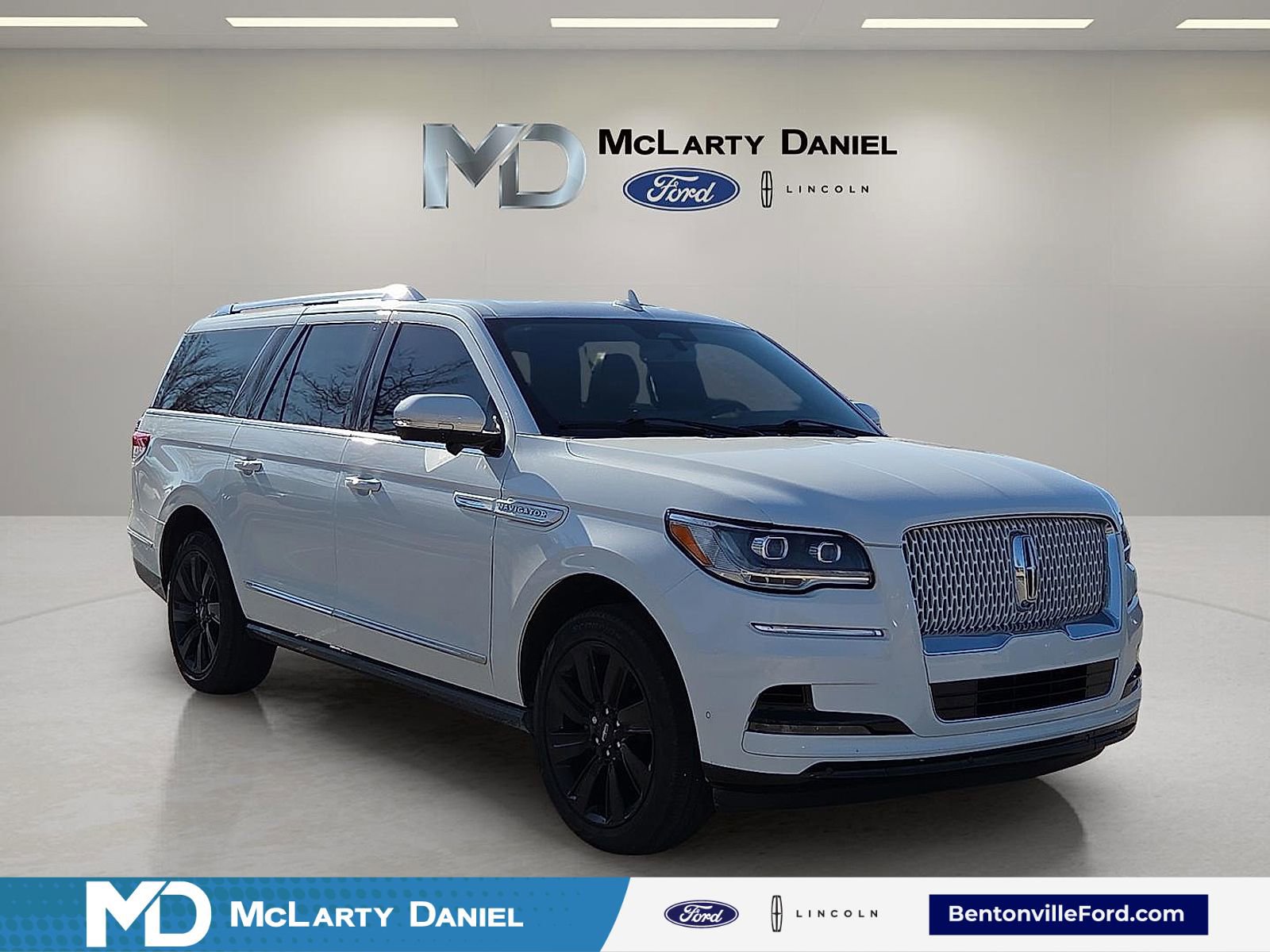 Used 2024 Lincoln Navigator L Reserve image 1