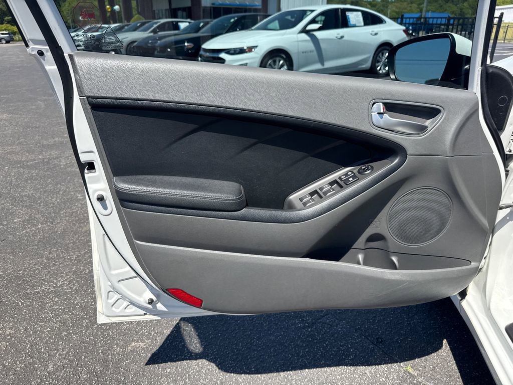 Used 2017 Kia Forte LX image 11