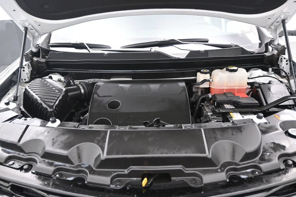 Used 2023 Chevrolet Traverse RS FWD image 16