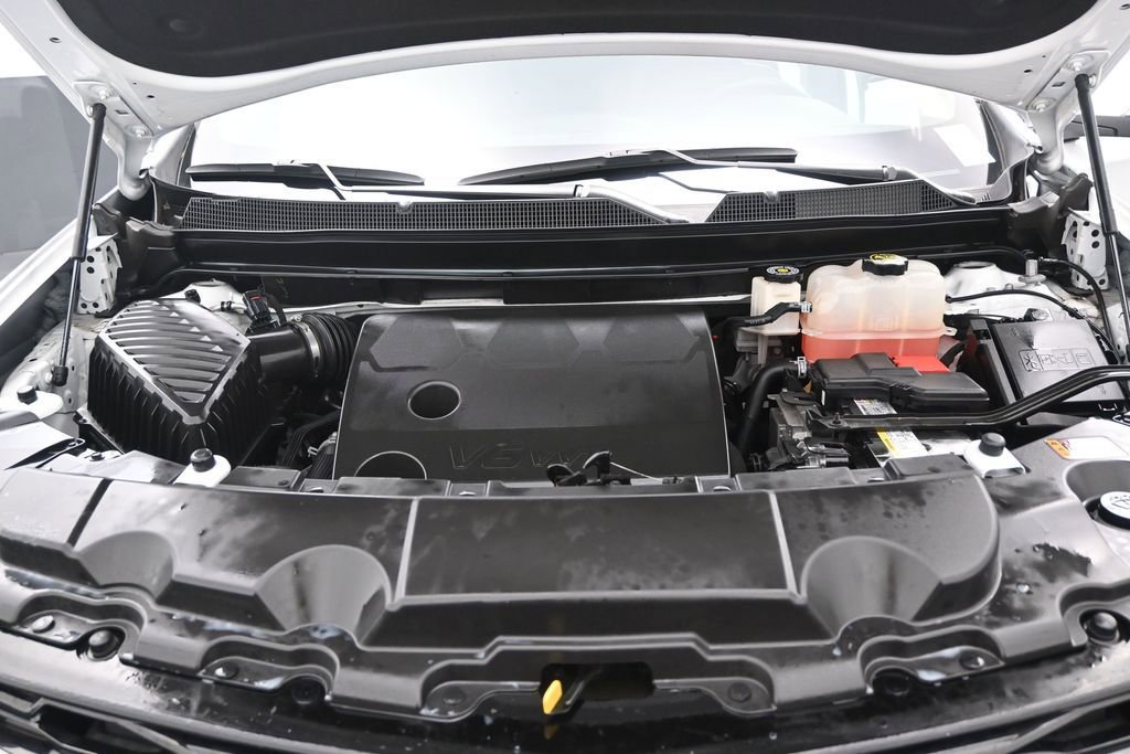 Used 2023 Chevrolet Traverse RS FWD image 16