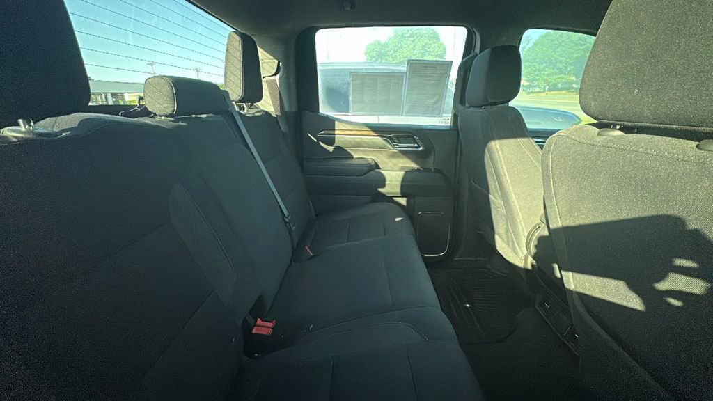 Used 2024 Chevrolet Silverado 1500 LT AWD/4WD image 7