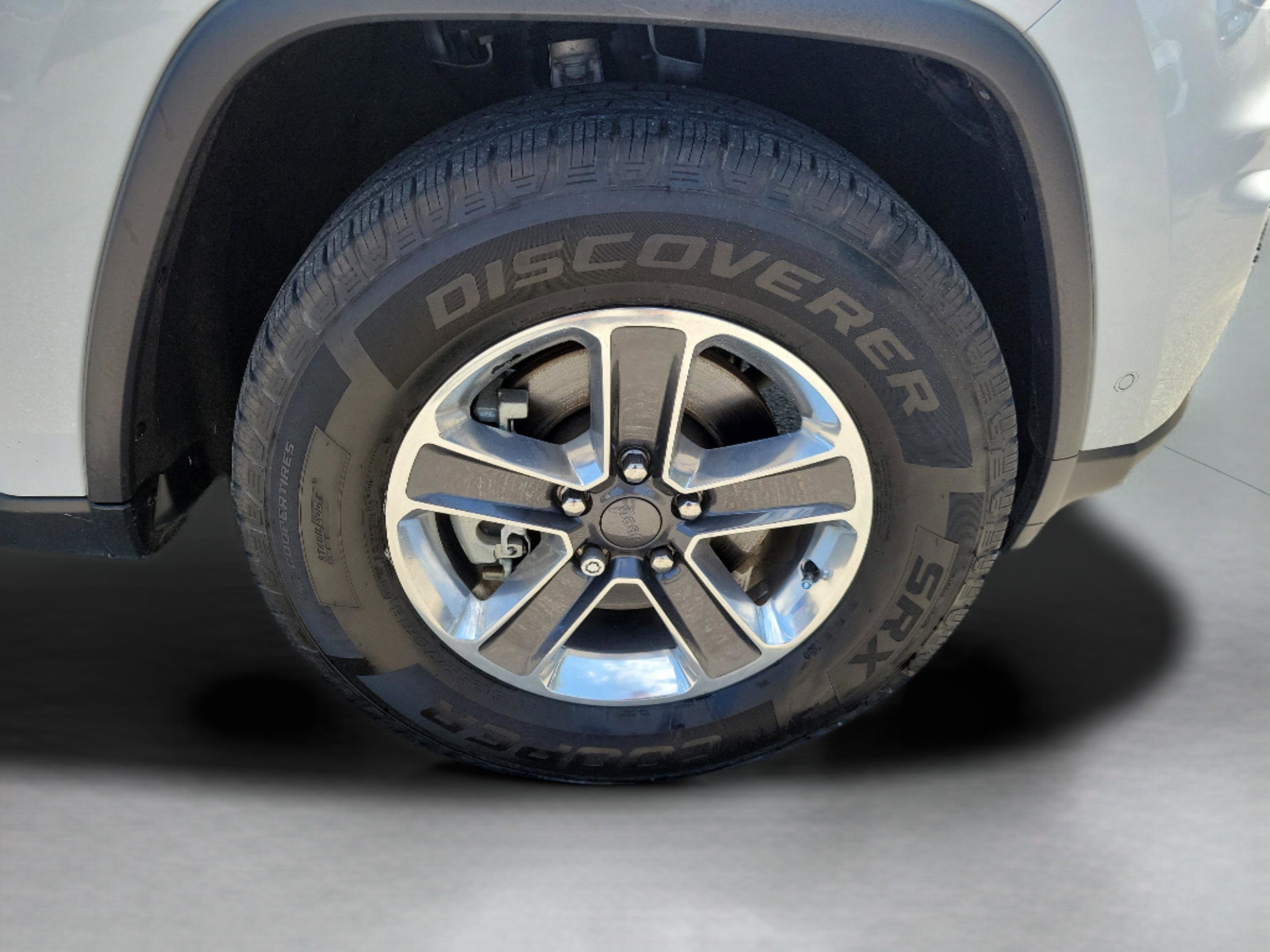 Used 2022 Jeep Grand Cherokee Limited w/ Trailer Tow Group IV image 33