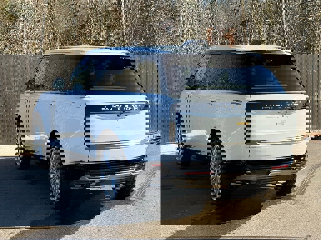 New 2026 Land Rover Range Rover SE image 3