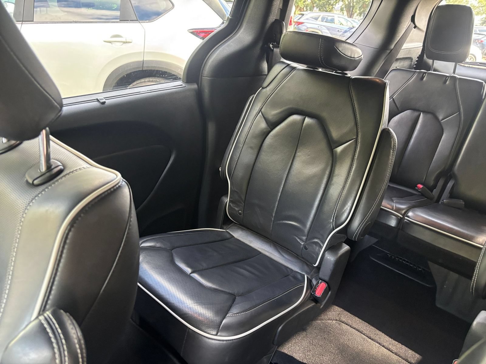 Used 2025 Chrysler Pacifica Limited FWD image 43