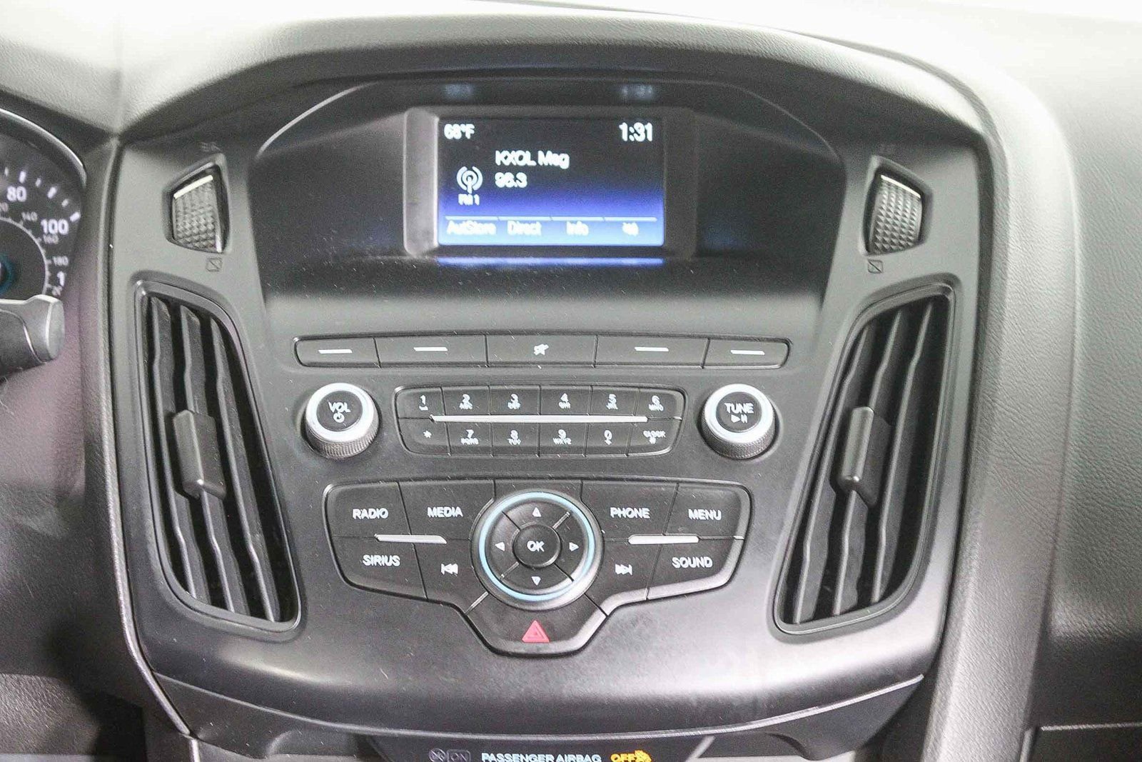 Used 2018 Ford Focus SE w/ Cold Weather Package image 15