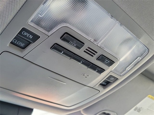 Used 2019 Toyota Highlander Limited image 26