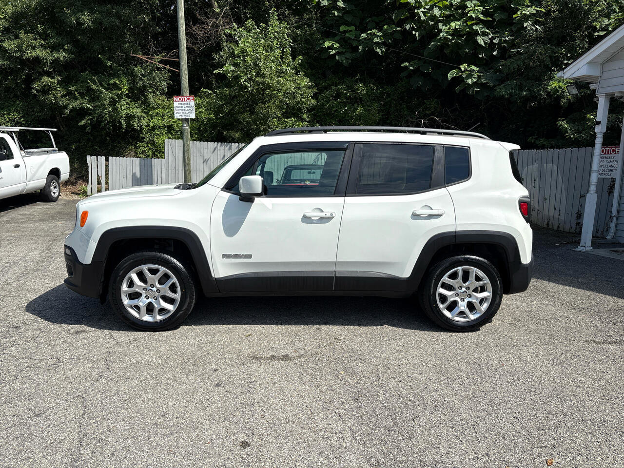 Used 2016 Jeep Renegade Latitude w/ Popular Equipment Group image 2
