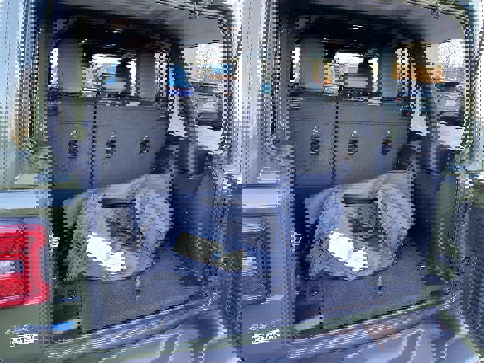 Used 2024 Jeep Wrangler Sahara w/ Technology Group image 5