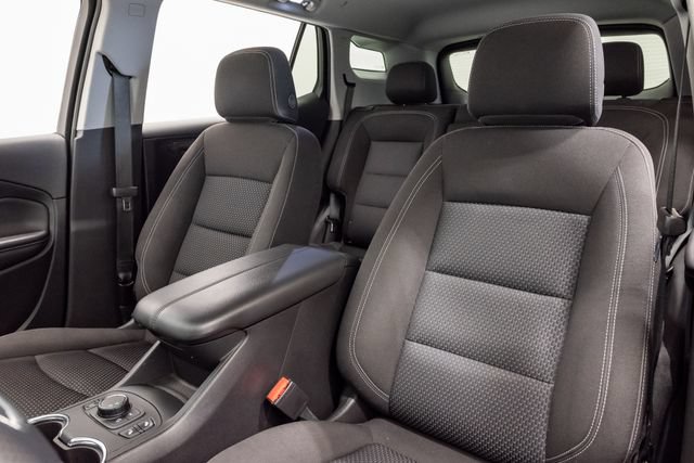 Used 2024 GMC Terrain SLE w/ Driver Convenience Package FWD image 9