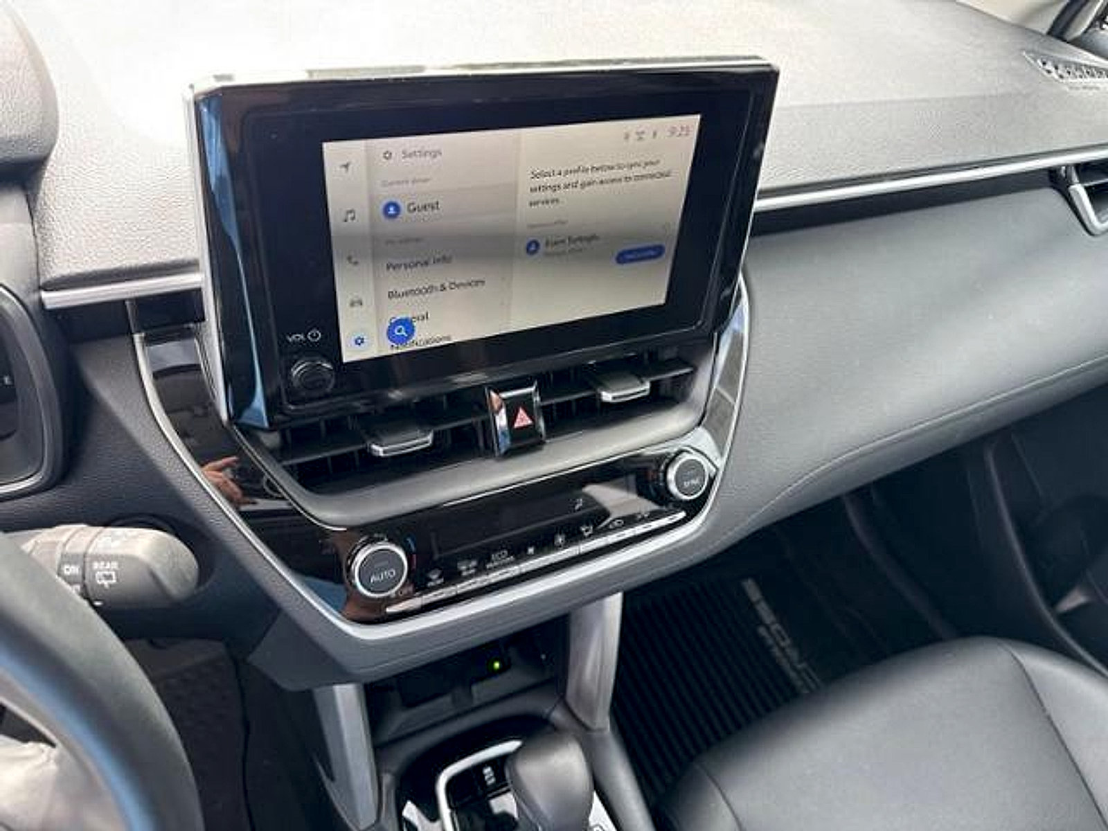 Used 2024 Toyota Corolla Cross XLE w/ Convenience Package FWD image 20