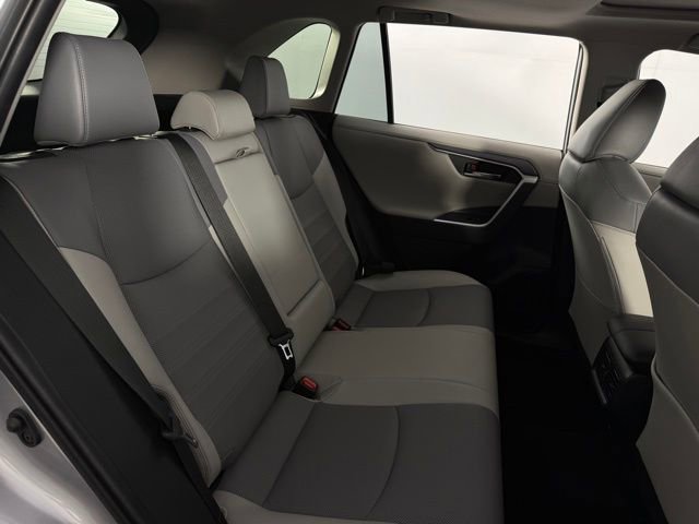 Used 2019 Toyota RAV4 Limited w/ Cold Weather Package FWD image 17