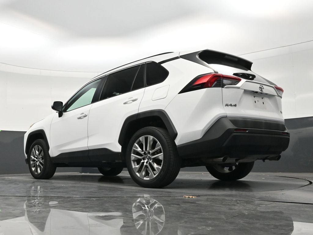 Used 2019 Toyota RAV4 XLE Premium FWD image 22