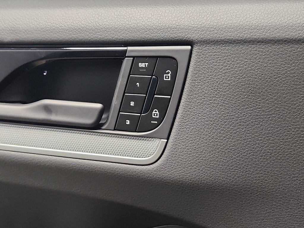 New 2026 Porsche Cayenne Coupe AWD/4WD image 21